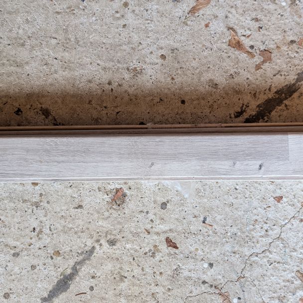 Lot de 7 plinthes - Parquet - Montélimar (26200) - Domaine : Autres