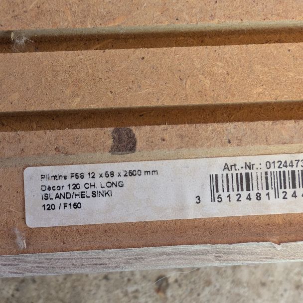 Lot de 7 plinthes - Parquet - Montélimar (26200) - Domaine : Autres