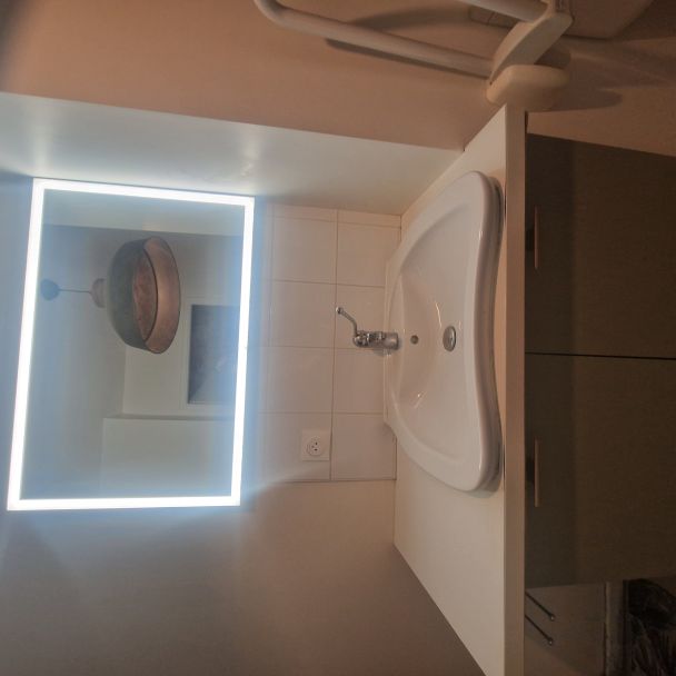 Ensemble salle de bain Cuisinella – meuble vasque + miroir LED + colonne - bois - Nanterre (92000) - Domaine : Recupération