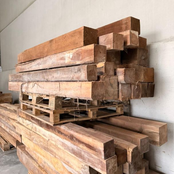 Lot de Bois Massif Tropical - Teck / Mélina / Laurier - 21,5 m3 - Qualité Menuiserie V - Teck -  () - Domaine : Menuiserie