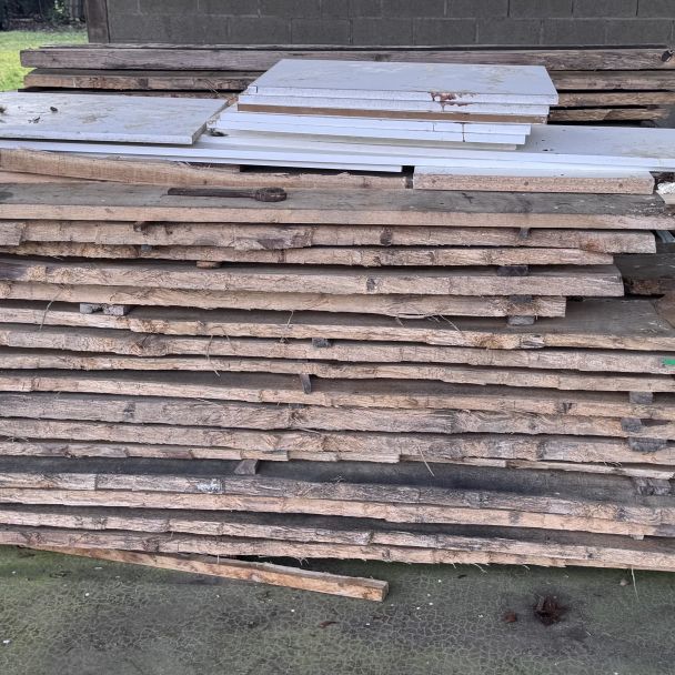 Chêne sec 2,5 ans – Plateaux 33 mm – Moyennes et Grandes largeurs – ~7 m³ - Prix négociable en fonction des quantités souhaitées - Chêne - Cloyes-les-Trois-Rivières (28220) - Domaine : Menuiserie