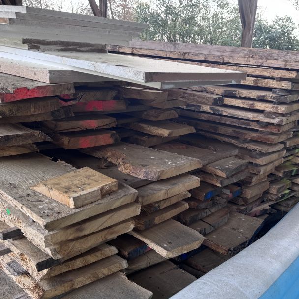 Chêne sec 2,5 ans – Plateaux 33 mm – Moyennes et Grandes largeurs – ~7 m³ - Prix négociable en fonction des quantités souhaitées - Chêne - Cloyes-les-Trois-Rivières (28220) - Domaine : Menuiserie